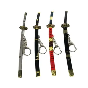 11 डिज़ाइन रोरोनोआ ज़ोरो तलवार चाबी का गुच्छा एनीमे 1 टुकड़ा चाकू हथियार चाबी की चेन 15 सेमी आकार