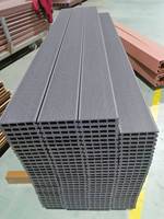 Revêtement de terrasse extérieur moderne en composite bois-plastique, ignifuge, imperméable, antidérapant, à grain de bois 3D, dalles carrées emboîtables pour jardin