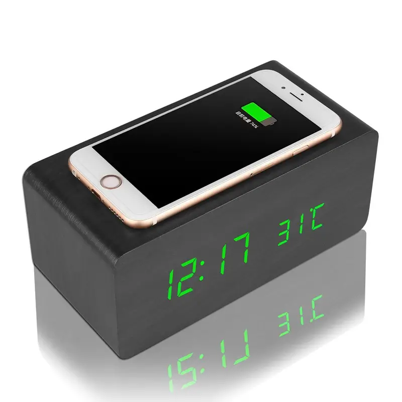 El mejor regalo promocional con logotipo personalizado Teléfono QI Cargador inalámbrico Reloj despertador LED digital de madera Reloj de mesa