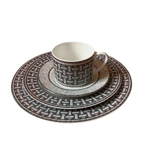 Vaisselle en céramique japonaise et coréenne moderne, créative et écologique, plats de pâtes occidentaux pour la maison, les hôtels et les fêtes, design irrégulier - Product Image 3