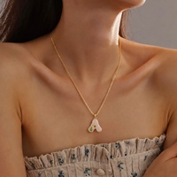Collier pendentif en fer avec 26 lettres de l'alphabet, bijoux personnalisés avec initiales, pour unisexe, accessoire de mode tendance pour les fêtes