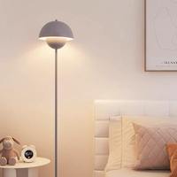 Lampadaire moderne pour salon d'hôtel, avec abat-jour en forme de champignon rouge et jaune, en métal, couleur chaude