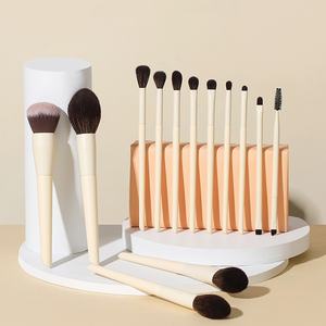 Logo personnalisé de haute qualité 13 pièces ensemble de pinceaux de maquillage en bois fond de teint cheveux synthétiques doux et lâches Blush ombre à paupières surligneur pour le visage - Product Image 2