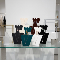 Support de Présentation Pliant en Velours pour Bijoux, Colliers et Boucles d'Oreilles, Idéal pour Magasins de Bijoux et Prises de Vue en Direct - Produit Phare Transfrontalier