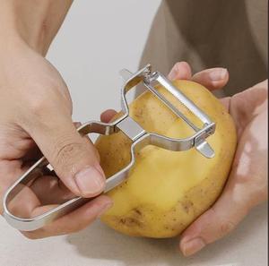 Éplucheur de pommes de terre et de légumes en acier inoxydable pour la cuisine - Product Image 2