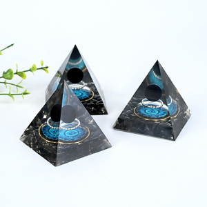 Pyramide en résine d'obsidienne noire en gros, pyramide d'orgonite en résine faite à la main pour la guérison des chakras, énergie pour le Feng Shui - Product Image 4