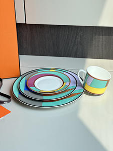 Vente en gros de décoration d'intérieur nordique, motif cheval, ensemble de 4 assiettes en porcelaine fine - Product Image 5