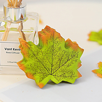 Feuille d'érable artificielle de conception de couleur de 8.5*8.5cm feuille d'érable d'automne pour la décoration de photo de film
