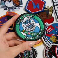 Écussons, étiquettes et badges brodés en tissu haute densité avec logo personnalisé, à thermocoller pour vêtements et chapeaux