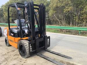 Montacargas Diésel Usado de 3 Toneladas, Bajo Precio, HeFei, con Motor de Combustión Interna, Caja de Cambios y Rodamientos - Product Image 4