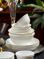 Service de table 52 pièces en porcelaine fine blanche de luxe, gaufré, durable, résistant au lave-vaisselle et à la chaleur, pour la maison et l'hôtellerie
