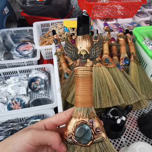 งานฝีมือพื้นบ้าน คริสตัลควอตซ์ใส ไม้กวาดวิเศษแกะสลักจากอเมทิสต์ ไม้กวาดแม่มดสำหรับพลังงาน - Product Image 3