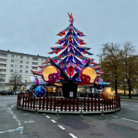 Attraction de fête foraine sur le thème de Noël : Arbre de Noël rotatif et avion à commande autonome