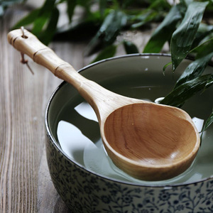 Louche à eau en bois massif avec bec verseur, cuillère à thé en bois non peinte, cuillère de cuisine écologique - Product Image 1