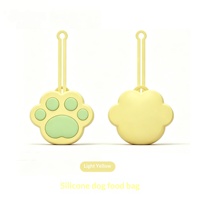 Sac à friandises pour chien personnalisé en silicone en forme de patte, pochette pour nourriture pour animaux de compagnie avec sangle et logo couleur pour l'entraînement et les promenades en extérieur