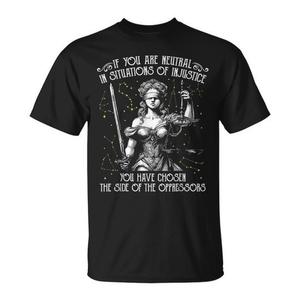 T-shirt sulla giustizia sociale con grafica e citazione della Lady Justice per attivisti e avvocati - Product Image 1