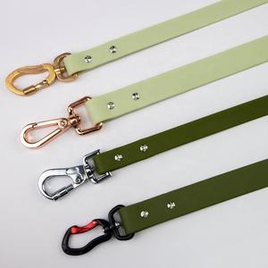 Set Collare e Guinzaglio per Cani in PVC Resistente con Design Impermeabile a Mani Libere Decorazione Ecologica a Sciarpa Taglie <span class=keywords><strong>S</strong></span>/M/<span class=keywords><strong>L</strong></span> - Product Image 4