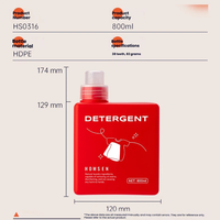 Bouteille en HDPE de 800 ml pour lessive ou nettoyant pour sols, avec pompe doseuse ou bouchon à vis avec bec verseur.
