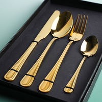Ensemble de 4 couverts jetables en acier inoxydable rose doré comprenant un couteau à dîner, une fourchette et des cuillères à thé pour une expérience culinaire luxueuse