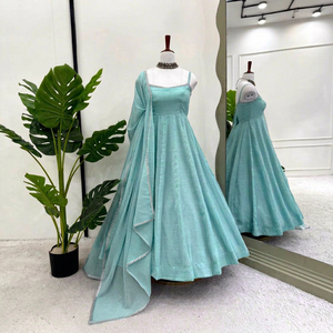 Vestido Anarkali Verde Menta con Dupatta, Tirantes Finos y Borde Bordado, Vestido de Fiesta para Mujer - Product Image 1