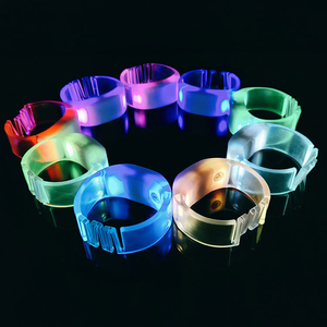 RICHSHINING Logo personalizzato programmabile telecomando LED bracciale Multi colore LED lampeggiante braccialetto per concerti festa - Product Image 1