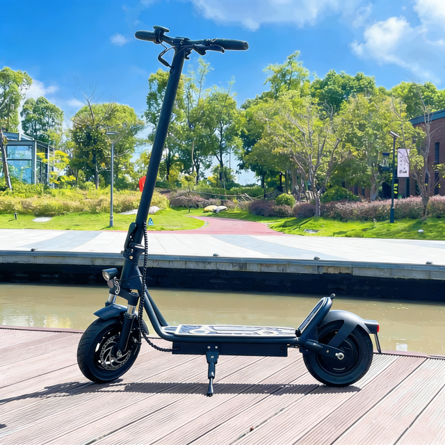 Foldable Electronic Electric Scooter for Adults 400W 36V 10.4Ah 10 Inch Tubeless Vacuum Tire 31-40km/h Max Speed 25-30km Range