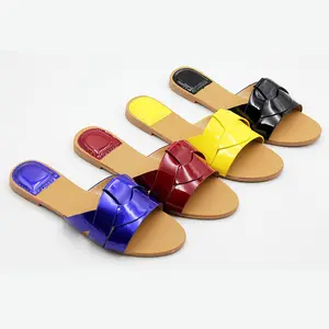 Las más nuevas sandalias clásicas de lujo, de verano para mujer Sandalias planas, zapatillas sexis de playa con Tanga, chanclas para mujer, zapatos de vestir deslizantes