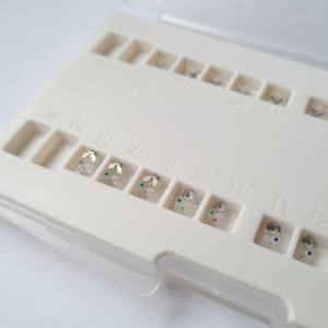 Nuovo Design ortodontico dentale attivo in ceramica staffa di legatura automatica con Clip in metallo bretelle dentarie trasparenti staffe estetiche - Product Image 6