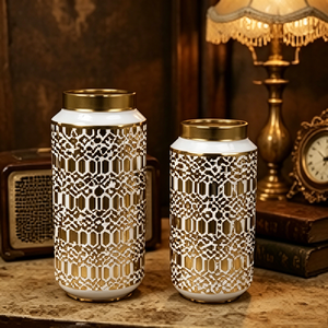 Juego de Jarrones de Cerámica con Encaje Geométrico Dorado de Lujo, Jarrones Decorativos Cilíndricos Blancos con Baño de Oro para Adorno de Mesa - Product Image 3