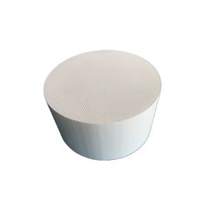 Cylindre en céramique de cordiérite en nid d'abeille enduit CPSI Euro <span class=keywords><strong>3</strong></span> 4 <span class=keywords><strong>5</strong></span> de haute qualité pour système d'échappement de <span class=keywords><strong>moteur</strong></span> - Product Image 6