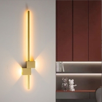 Nouvelle applique murale linéaire minimaliste, style nordique populaire, applique murale LED moderne et simple, éclairage mural à grille pour salon