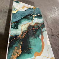 Feuille de marbre UV imperméable et étanche à l'humidité Le panneau mural en marbre simulé en PVC peut être utilisé dans les cuisines et les salles de bain