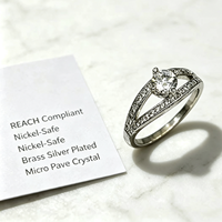 Bagues en laiton plaqué platine, pierres étincelantes élégantes pour les fêtes d'anniversaire, les mariages, les anniversaires de mariage, bijoux de mode, cadeaux