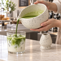 Ensemble de bols à matcha OEM mouchetés avec Chawan en céramique ivoire, bec verseur et support Chasen assorti pour le matcha