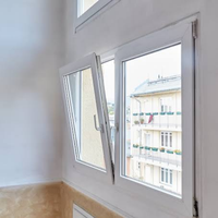 Fenêtre en aluminium à ouverture oscillo-battante, résistante aux intempéries et avec cadre thermolaqué, pour véranda et terrasse.