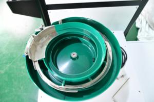 เครื่องยึดสกรูอัตโนมัติพร้อมตัวส่งสปริงแบบสั่นสะเทือนสำหรับผลิตภัณฑ์อิเล็กทรอนิกส์ 3C กล่องรับสัญญาณโทรทัศน์ และคอมพิวเตอร์ - Product Image 5