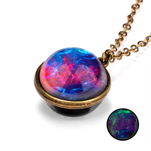 Collana da Donna con Ciondolo a Sfera di Vetro Luminoso al Buio, Design Fantasioso con Luna, Terra e Pianeti, Gioiello Regalo per Ragazze - Product Image 6