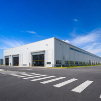 Bâtiment d'atelier industriel en structure métallique durable pour entrepôt, quais de chargement, centre de distribution logistique, compatible solaire