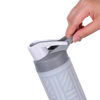Fabricant Logo personnalisé Grande bouteille écologique en verre transparent coloré pour la boisson et le sport sans Bpa avec manchon en silicone