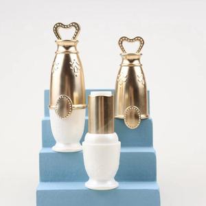 Kunststoff Ei geformte Kunststoff flüssige weiße Tube Lippenstift <span class=keywords><strong>Royal</strong></span> <span class=keywords><strong>Gold</strong></span> leere Lippenstift Tuben Behälter Luxus - Product Image 1