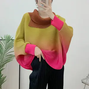 2024 Spring and Summer New Gradient Color Printed Shirt Women's Casual Bat Sleeve Miyake Pleated Top
