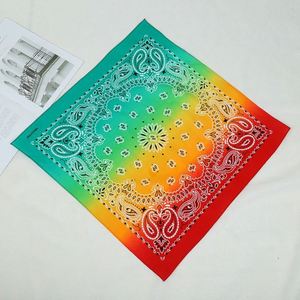 ผ้าพันคอบันดาน่าแบบสั่งทำพิเศษ ออกแบบผ้าพันคอบันดาน่าของคุณเอง ผู้ผลิตผ้าพันคอบันดาน่าพร้อมมาตรฐานการควบคุมคุณภาพที่เข้มงวด - Product Image 3