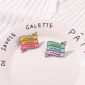 Cotação Positiva Personalizada Esmalte Pins 'I Am Strong' Fun Banner Broches Sacos Roupas Lapelas-Fairy Themed Casting Technique Souvenir - Product Image 3