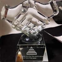 Trophées de poignée de main en cristal pour les événements sportifs 1st 2nd 3rd Place Awards Plaques de coopération gravées