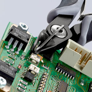 KNIPEX 79 52 125 ESD Cortador diagonal de precisión para electrónica con mangos multicomponentes pulidos de 125 mm - Product Image 3