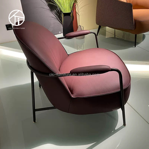 <span class=keywords><strong>Fauteuil</strong></span> <span class=keywords><strong>en</strong></span> <span class=keywords><strong>cuir</strong></span> de conception italienne - Solution de siège d'intérieur aux lignes épurées et à l'élégance intemporelle, chaises à pieds simples - Product Image 3