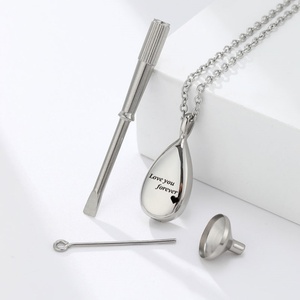 Colliers urnes goutte d'eau personnalisés pour hommes, en acier inoxydable de luxe couleur or 14 carats, anti-ternissement, pour cendres - Product Image 4