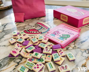 Juego de Mahjong Americano Retro Pop Art - Fichas Creativas con Diseño de Labios y Dragón, Incluye Cartas de Juego Rosas y Bolsa de Almacenamiento - Product Image 3
