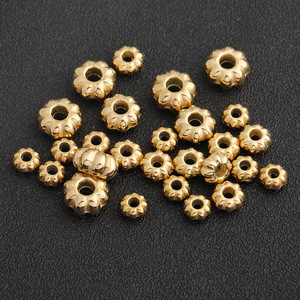 Cuentas espaciadoras chapadas en oro con forma de flor, 6.5x3.5mm, agujero de 2mm, accesorios de joyería para pulseras DIY, venta al por mayor - Product Image 1
