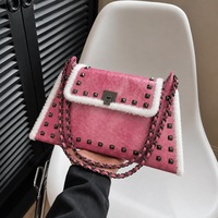 Sac à bandoulière à rabat avec rivets, style coréen Y2K, en faux daim, avec garniture en polaire blanche, mignon, pour le quotidien, la rue et les soirées